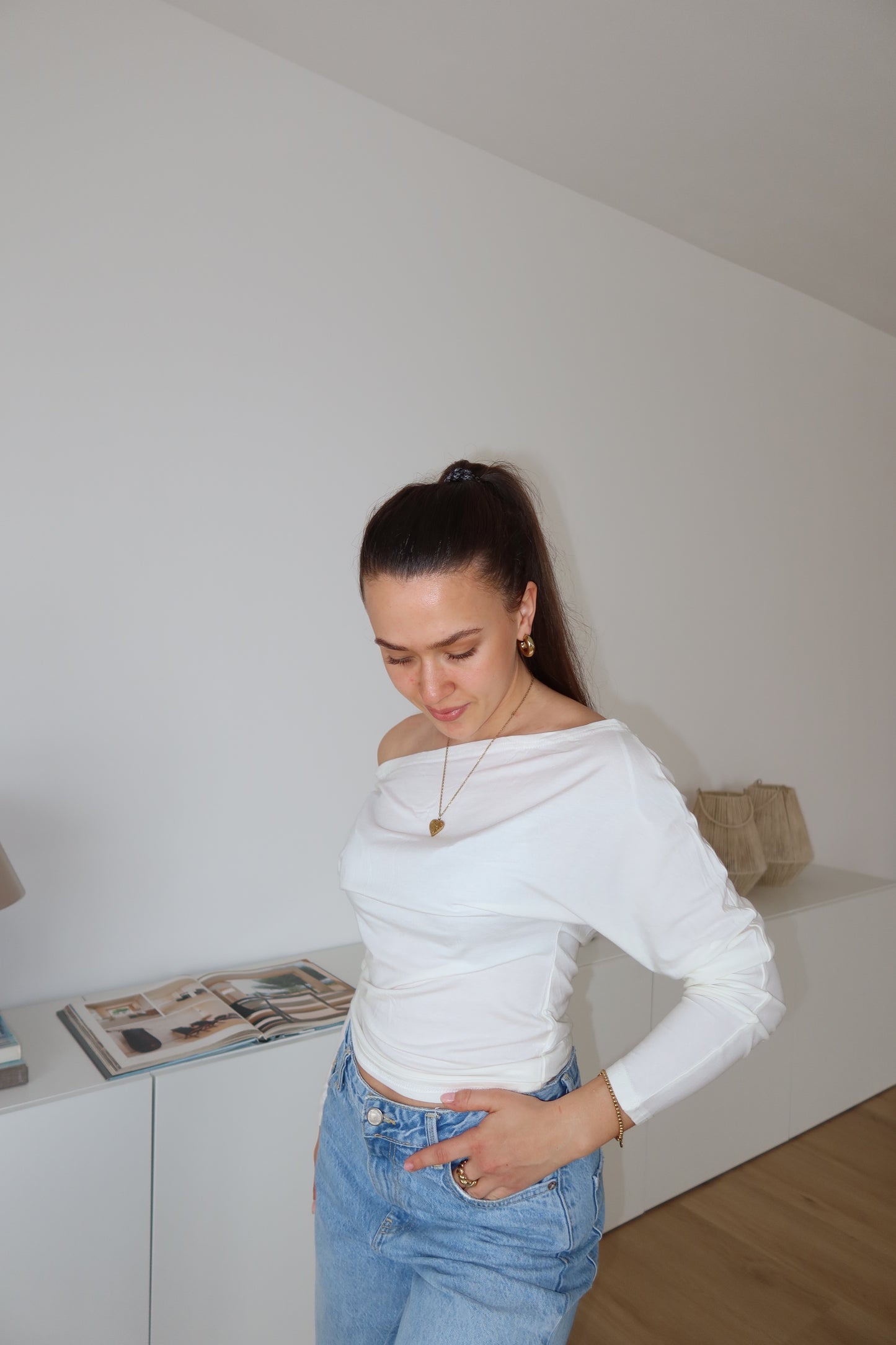 Off shoulder longsleeve • White