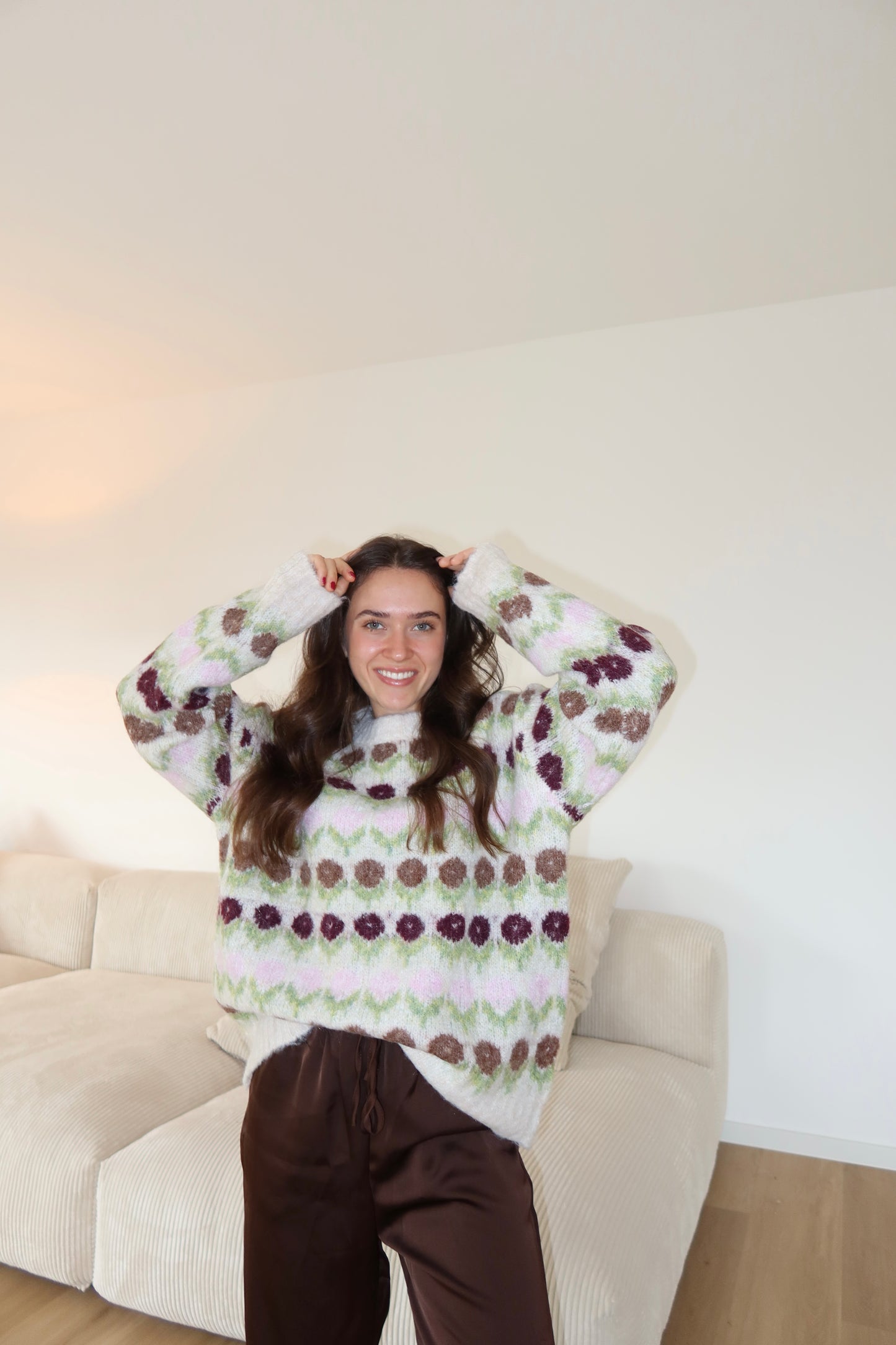 Pullover cozy knit flowers