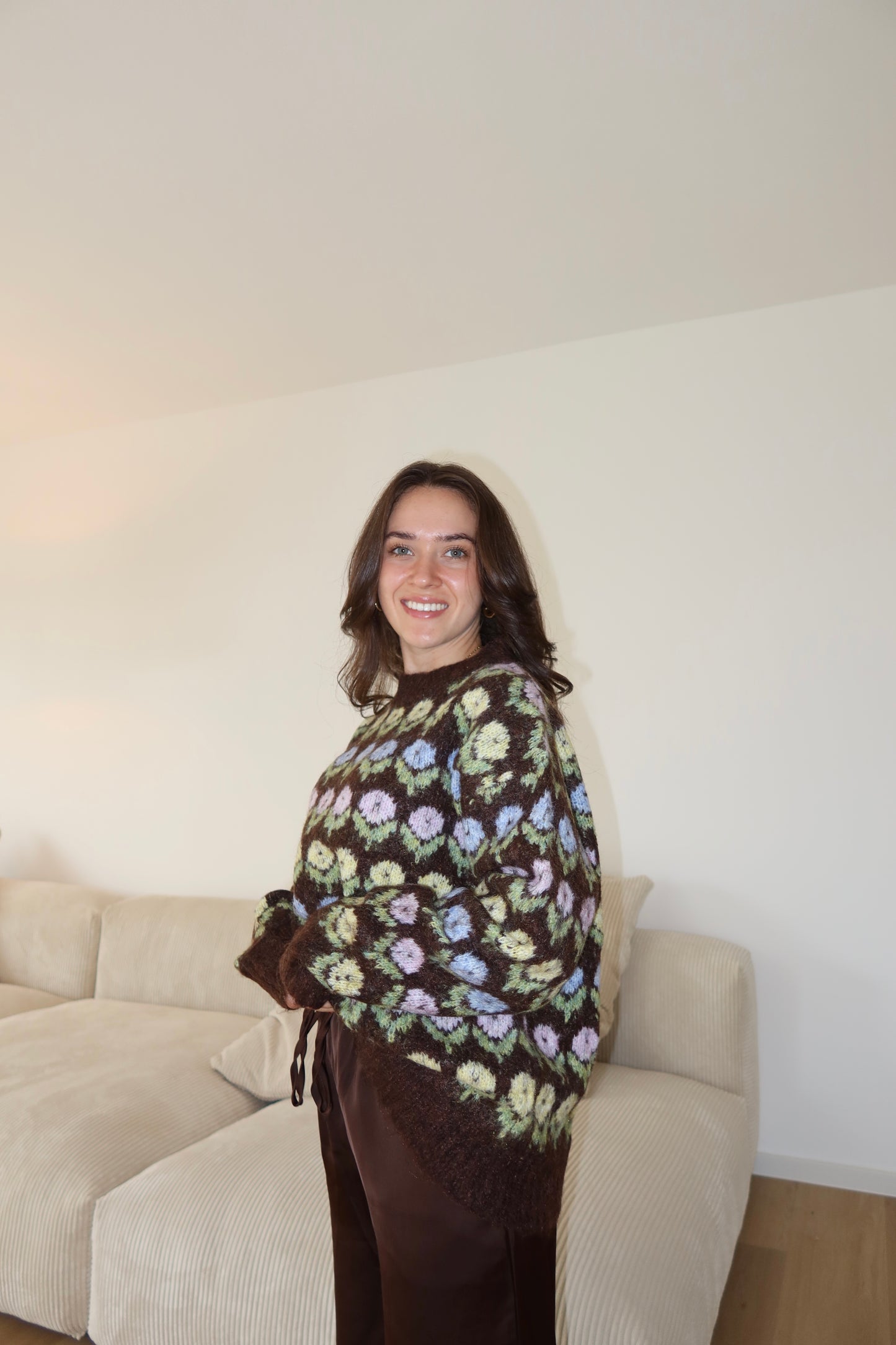 Pullover cozy knit flowers