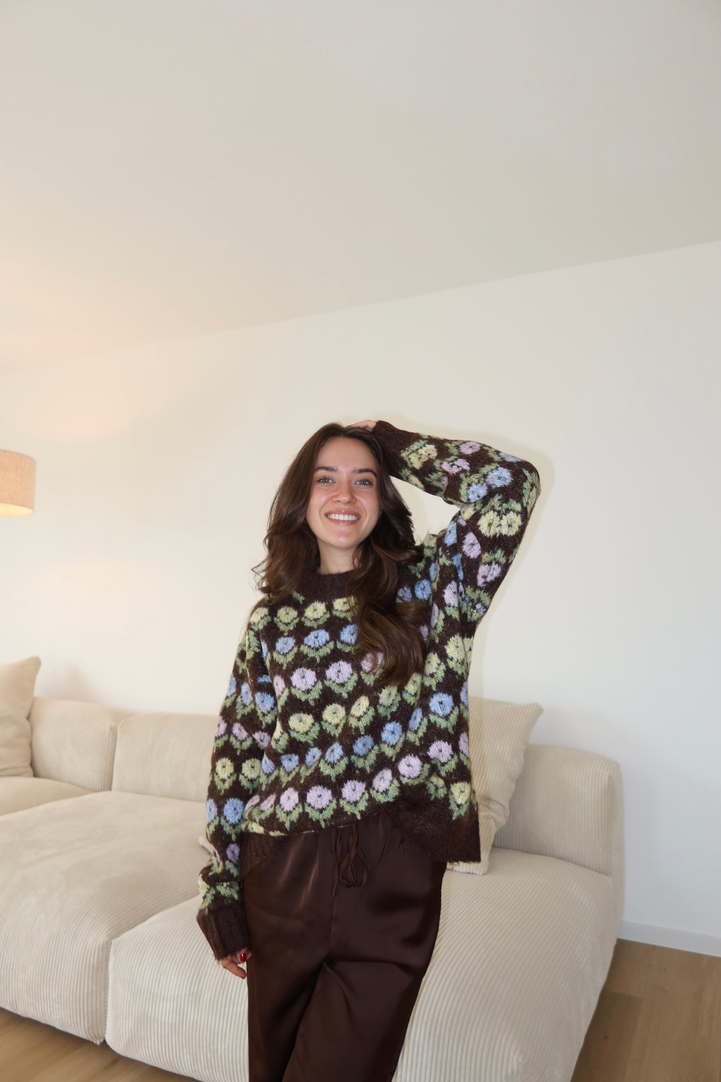 Pullover cozy knit flowers