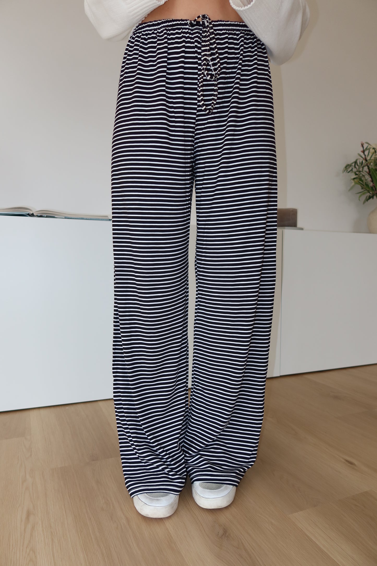 Gestreifte Hose - Black