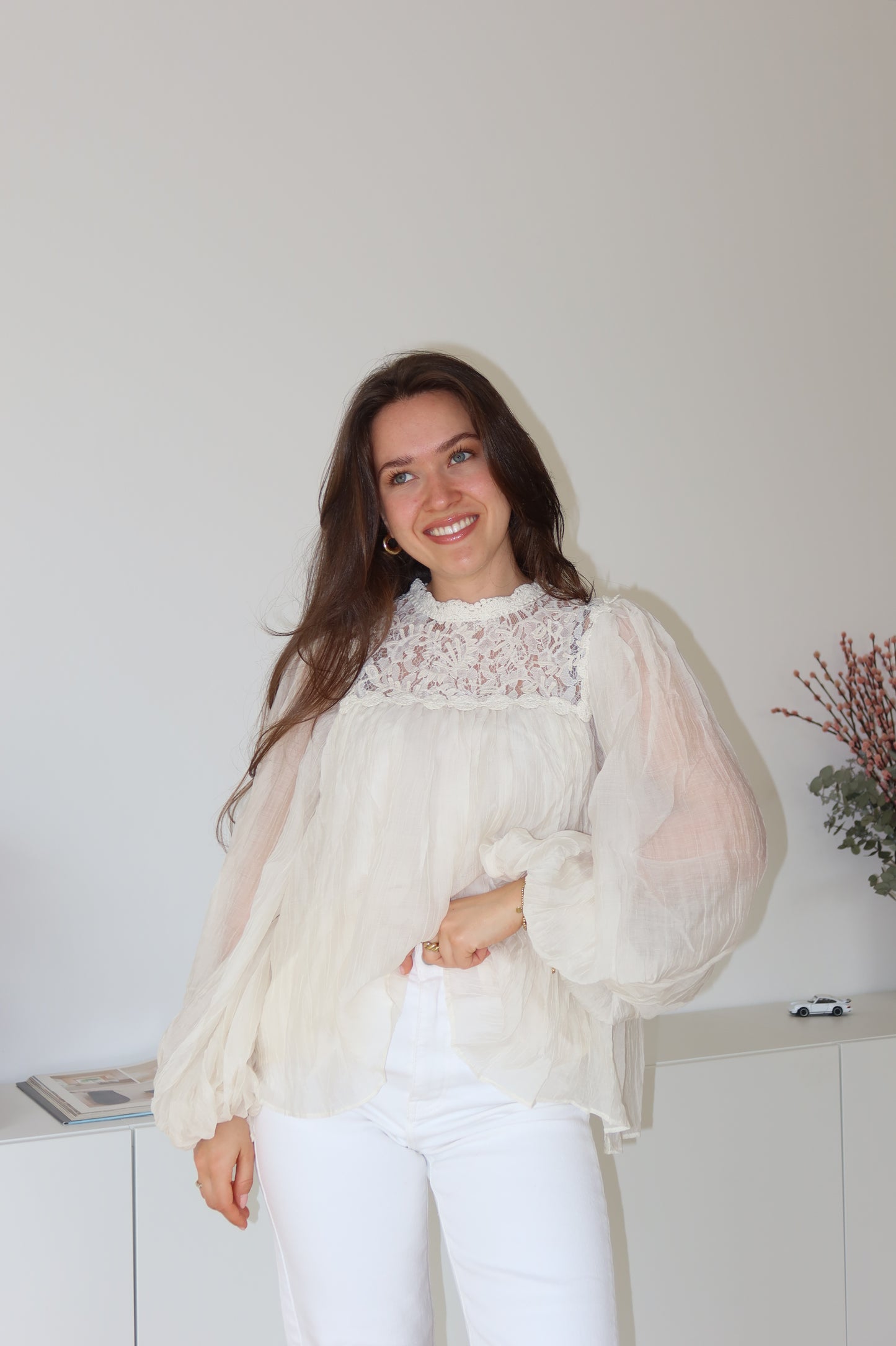 Bluse mit weitem Ballonärmel & Spitze - Cream