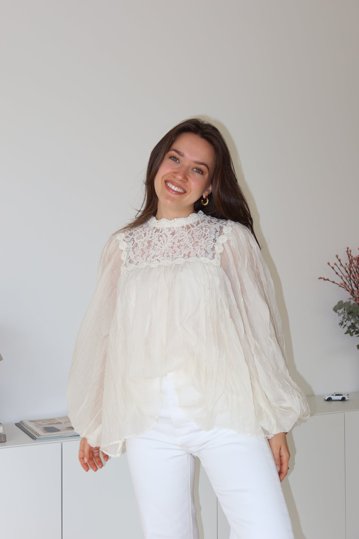 Bluse mit weitem Ballonärmel & Spitze - Cream