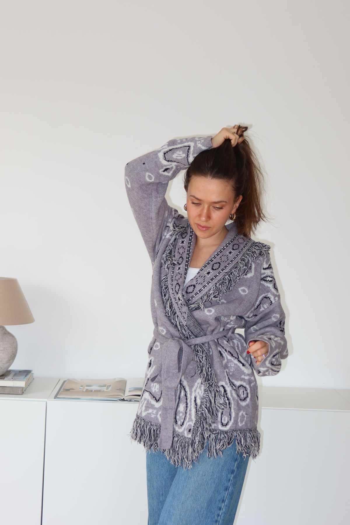Cardigan Bow Paisley•  Grau