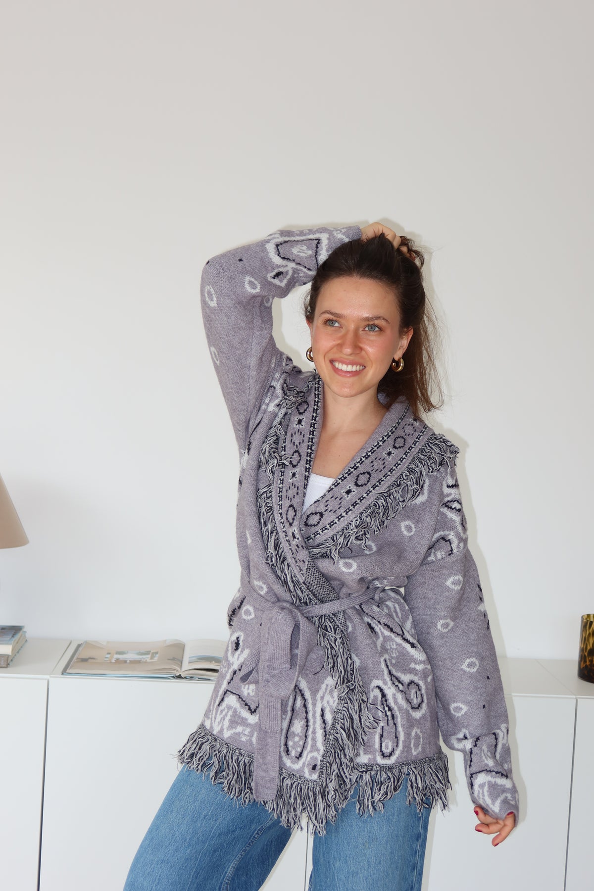 Cardigan Bow Paisley•  Grau